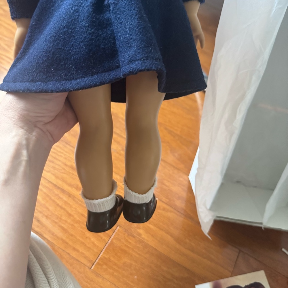 American Girl Molly Doll & Book - Picture 3 of 16